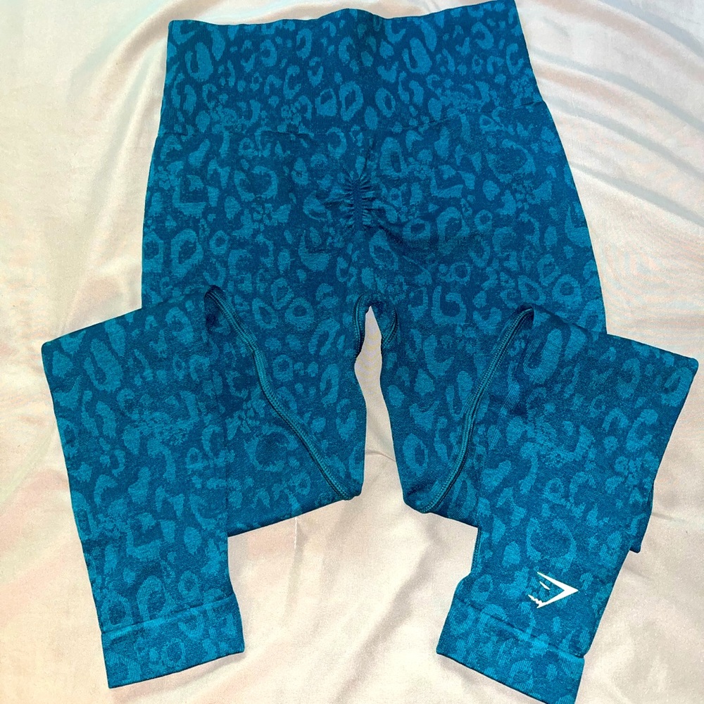 Gym shark extra small animal print never worn